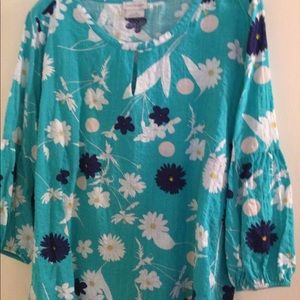 Van huesen woven turquoise floral top